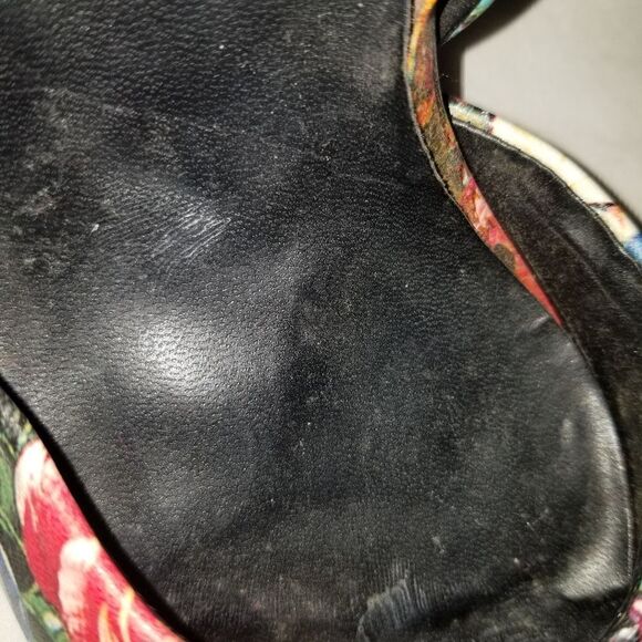 High heels  flower designs well worn - Picture 10 of 14